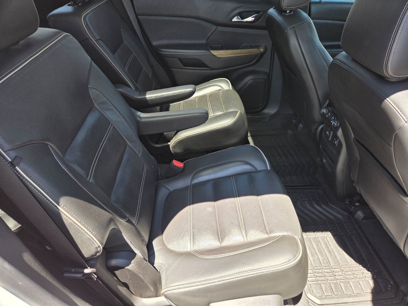 Used 2018 GMC Acadia Denali w/ Technology Package AWD/4WD image 15