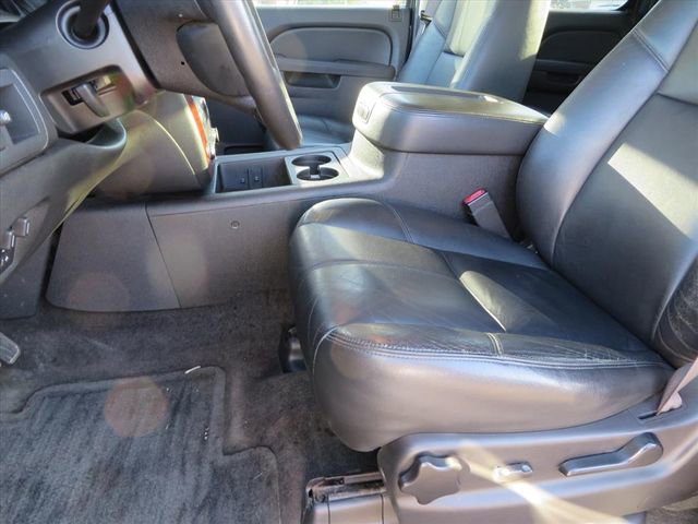 Used 2013 Chevrolet Avalanche LT w/ All-Star Edition image 17