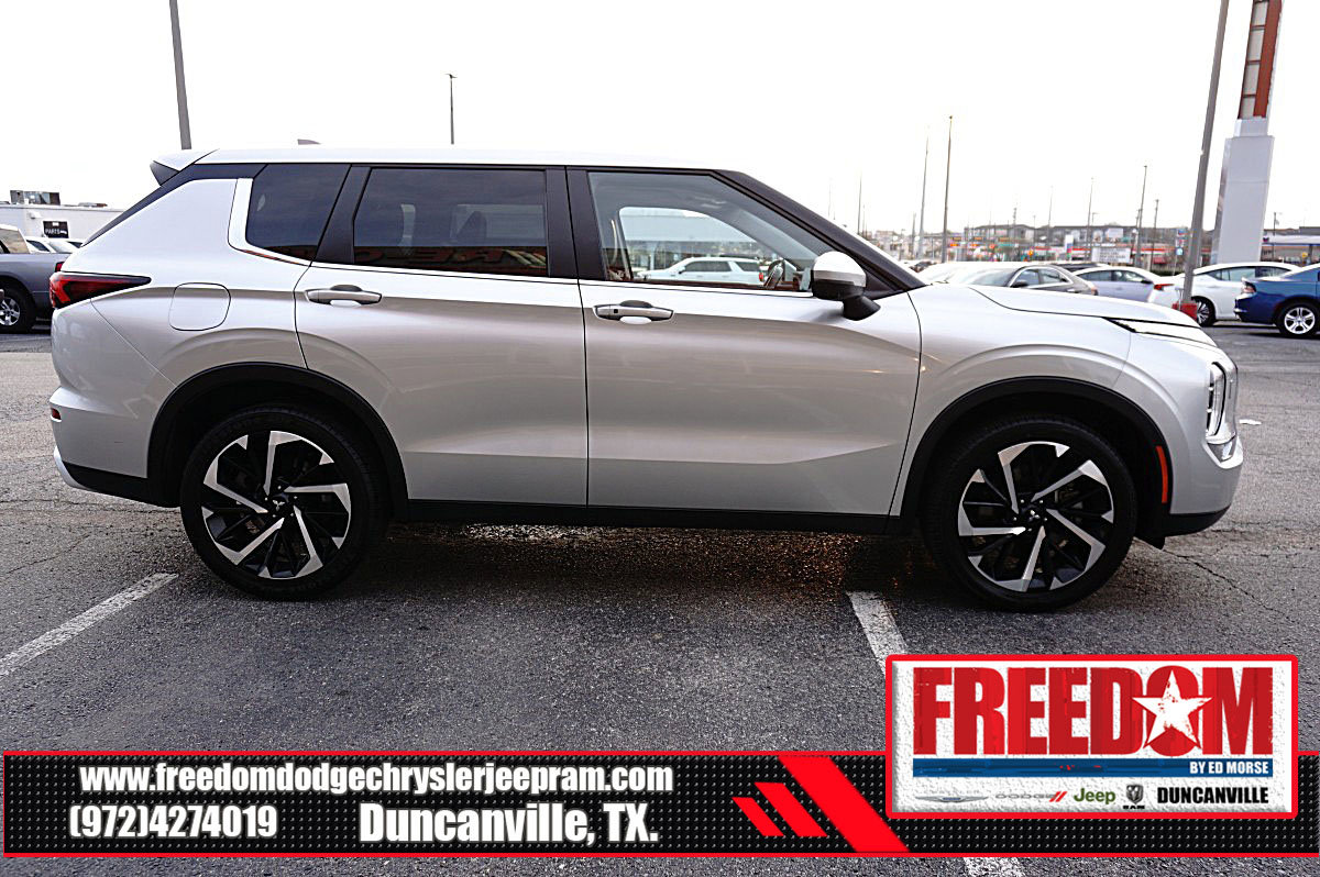 Used 2024 Mitsubishi Outlander SE image 6