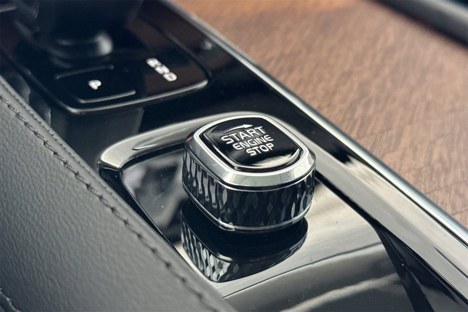 New 2025 Volvo XC90 B6 Plus w/ Protection Package Premier image 23