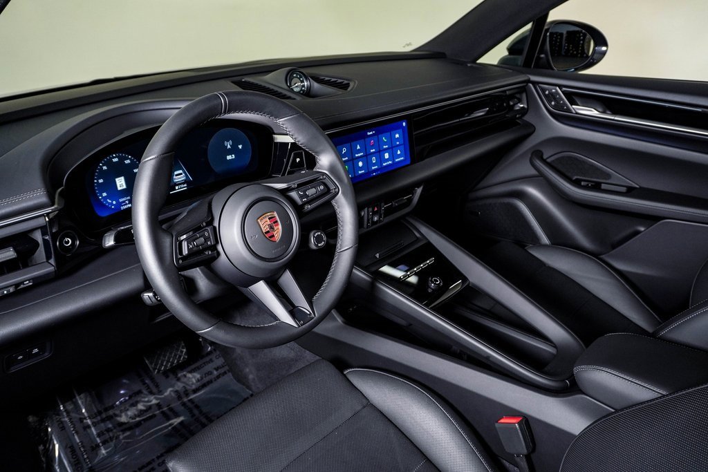 Certified 2025 Porsche Macan Electric image 4