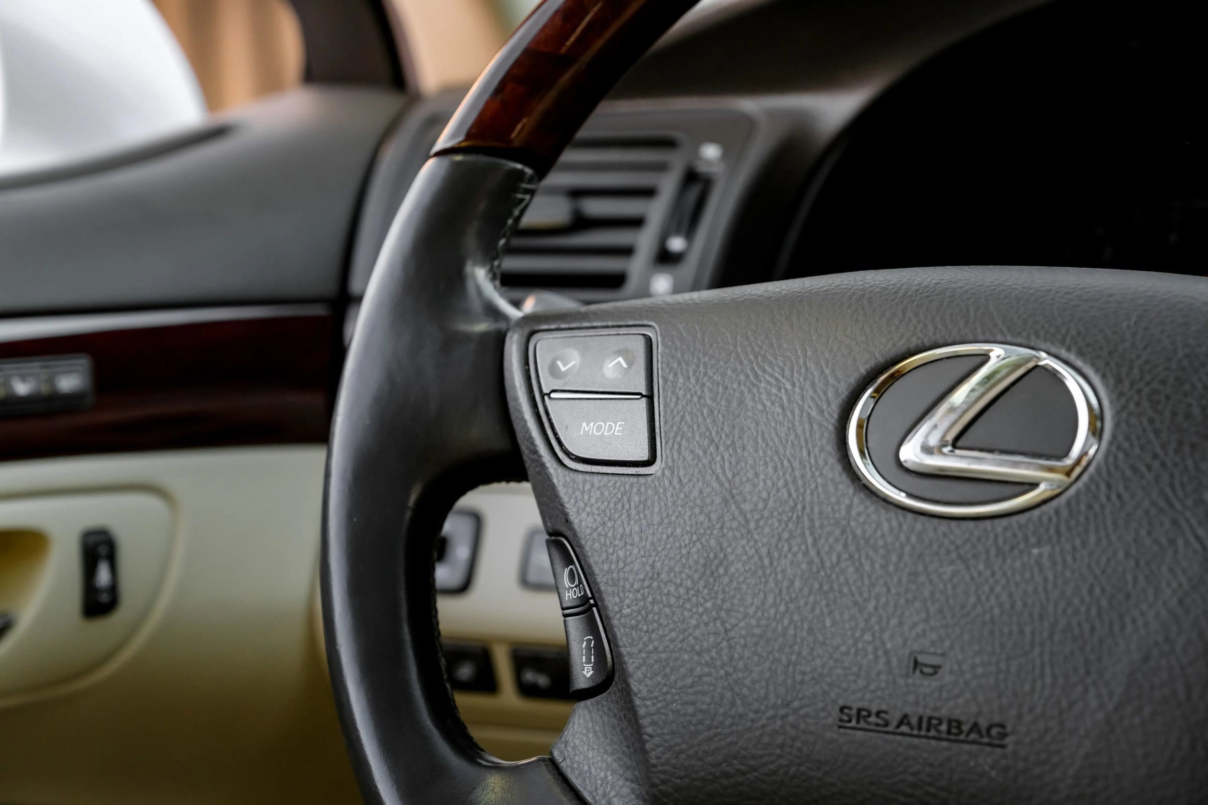 Used 2012 Lexus LS 460 image 16