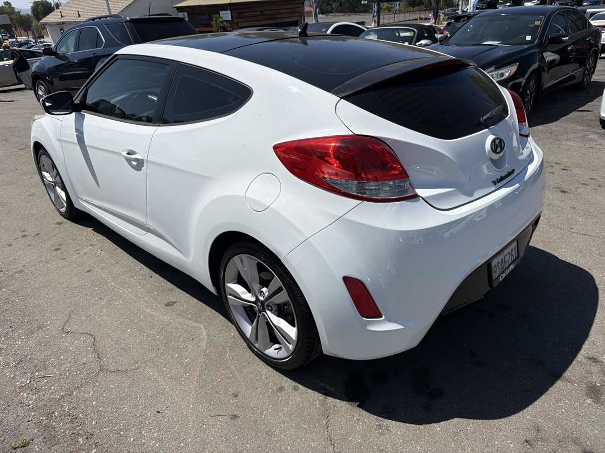 Used 2016 Hyundai Veloster w/ Option Group 02 FWD image 4