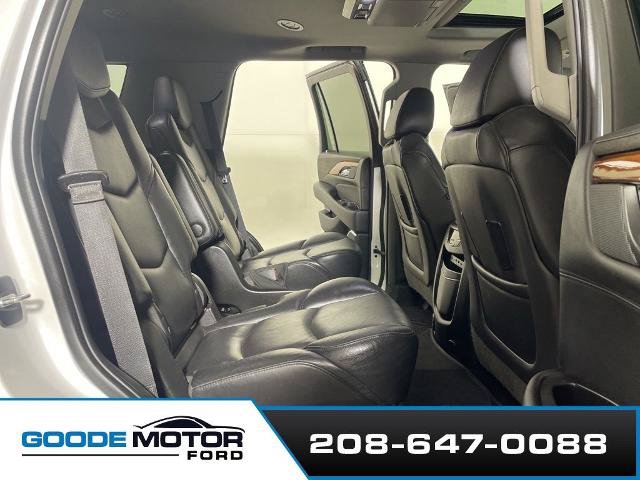 Used 2019 Cadillac Escalade Premium Luxury AWD/4WD image 24