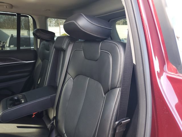 Certified 2022 Jeep Grand Cherokee Limited w/ Luxury Tech Group II image 17