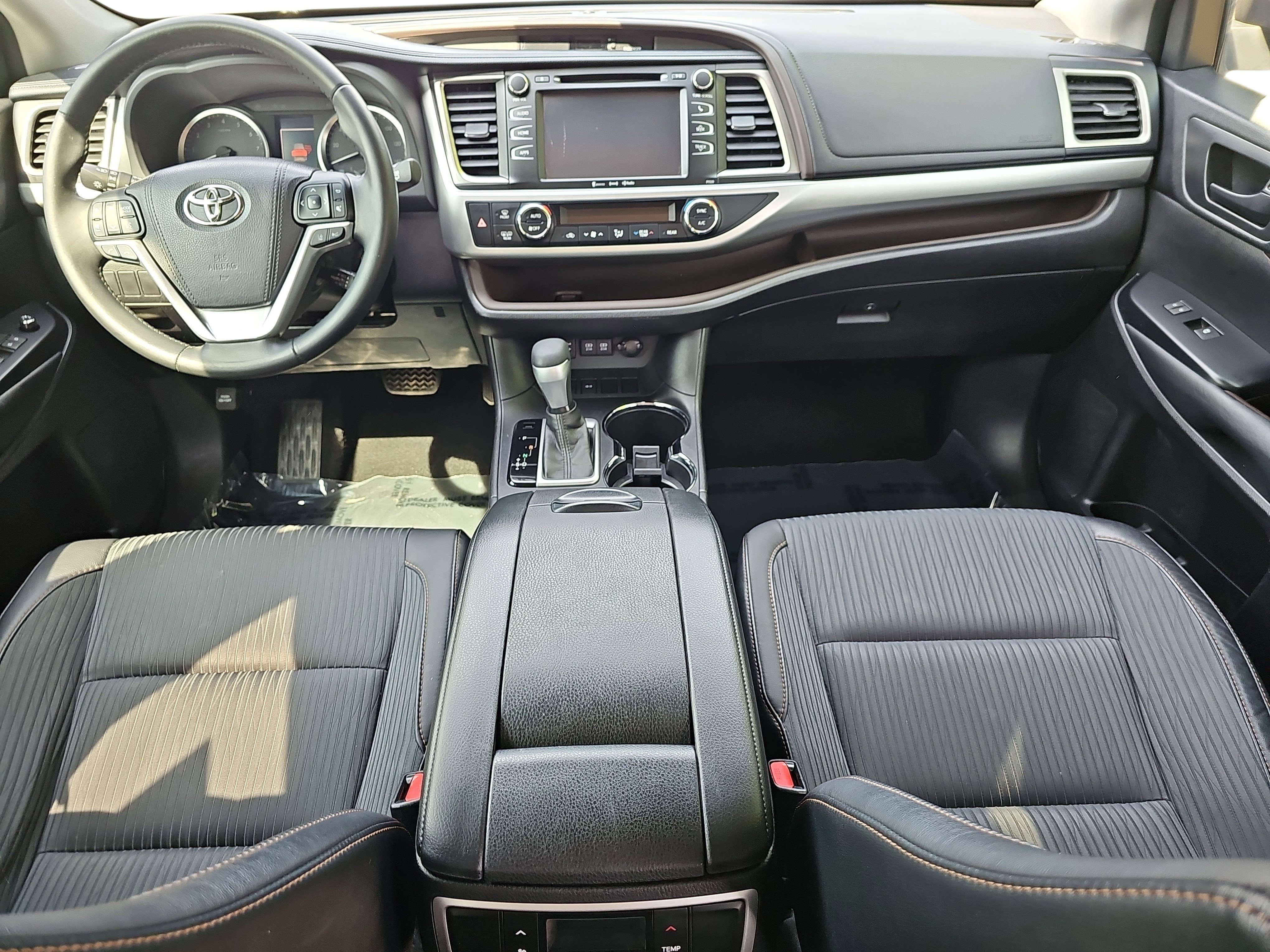 Used 2017 Toyota Highlander Plus FWD image 9