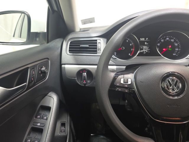Used 2017 Volkswagen Jetta S image 16