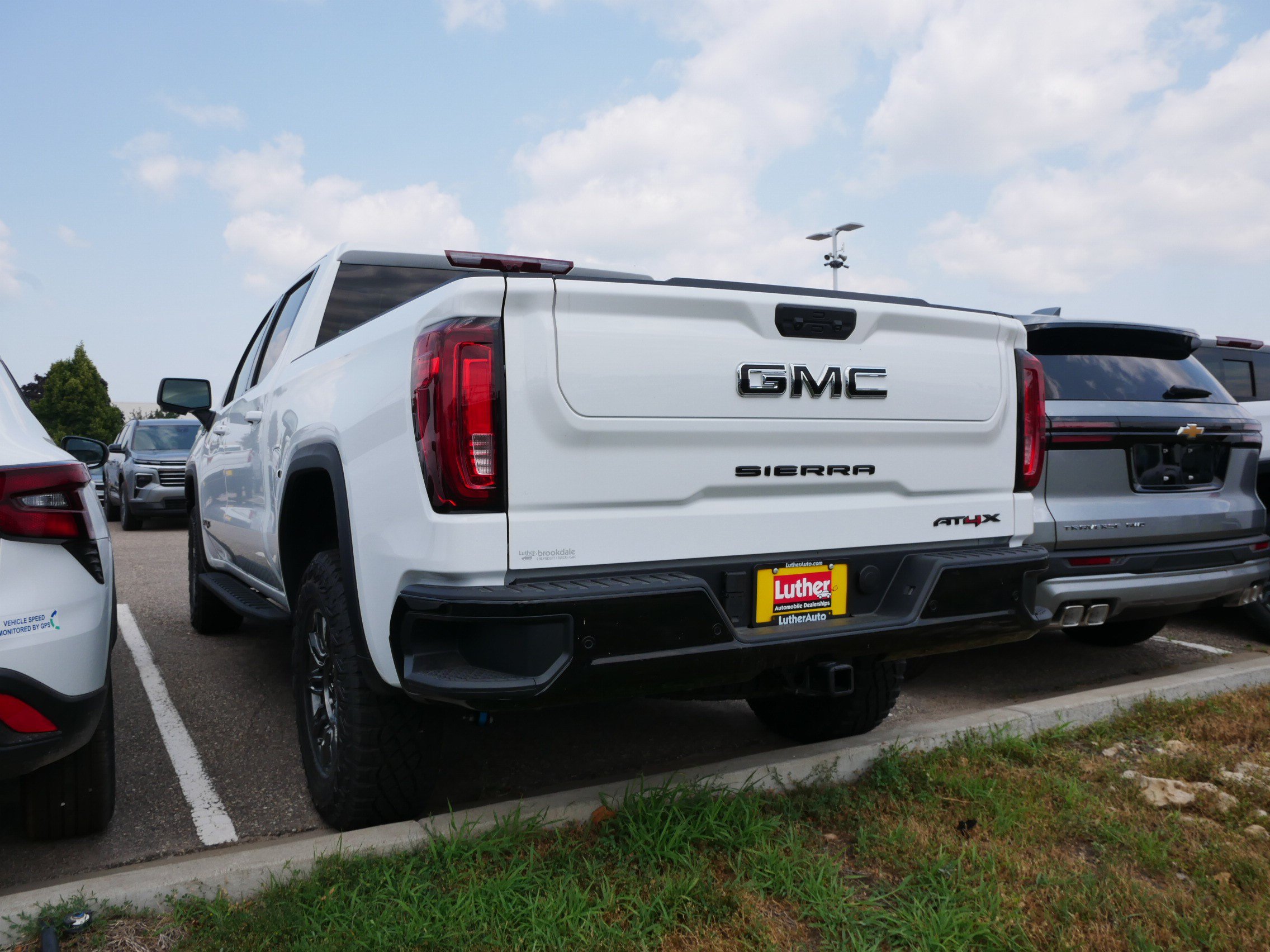 Used 2026 GMC Sierra 1500 AT4X w/ LPO, Black Badging Package AWD/4WD image 5