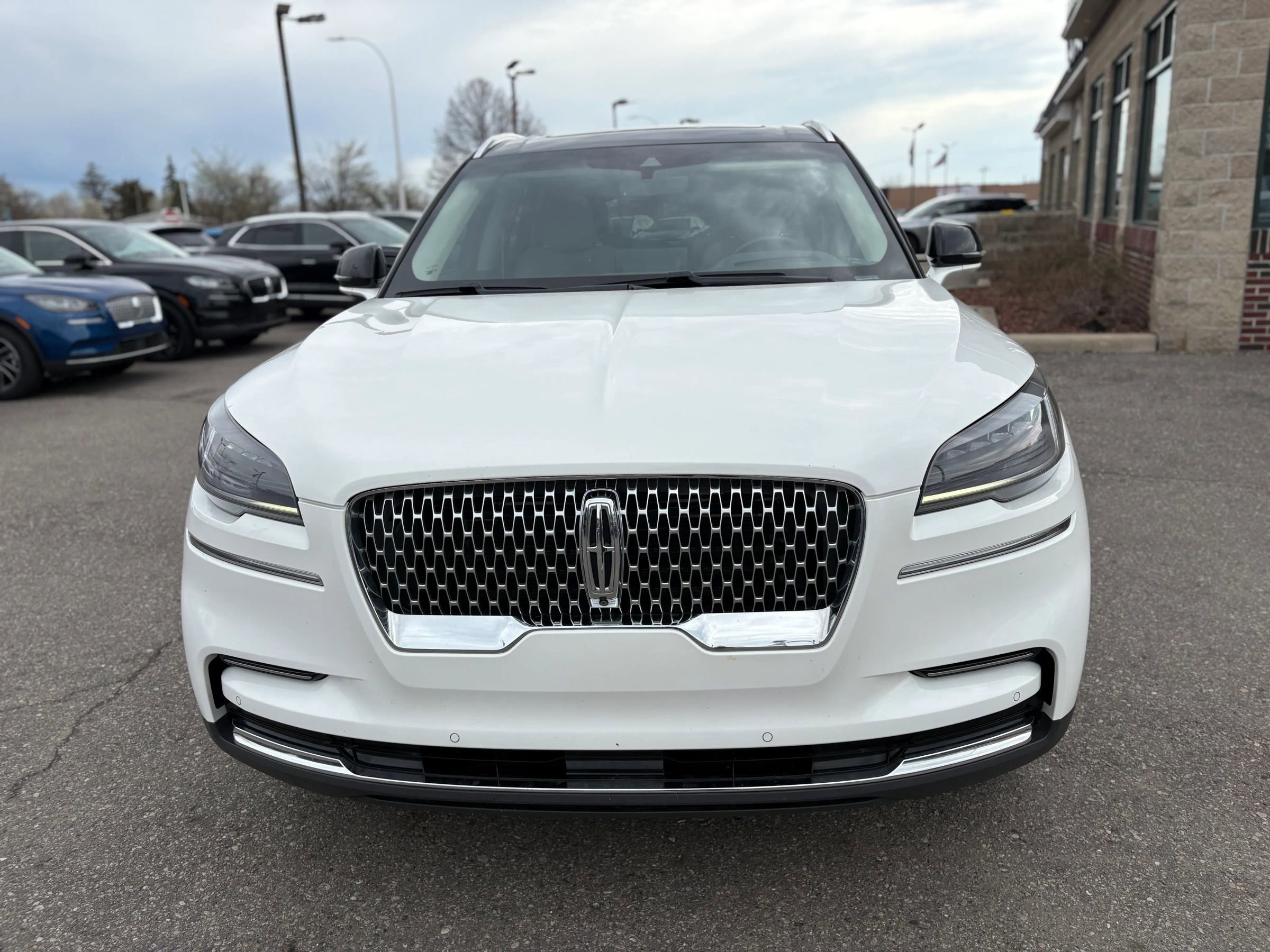 Used 2023 Lincoln Aviator Reserve w/ Equipment Group 201A AWD/4WD image 2