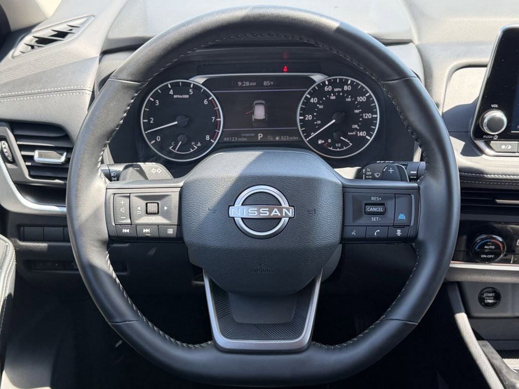 Used 2025 Nissan Rogue SV FWD image 13