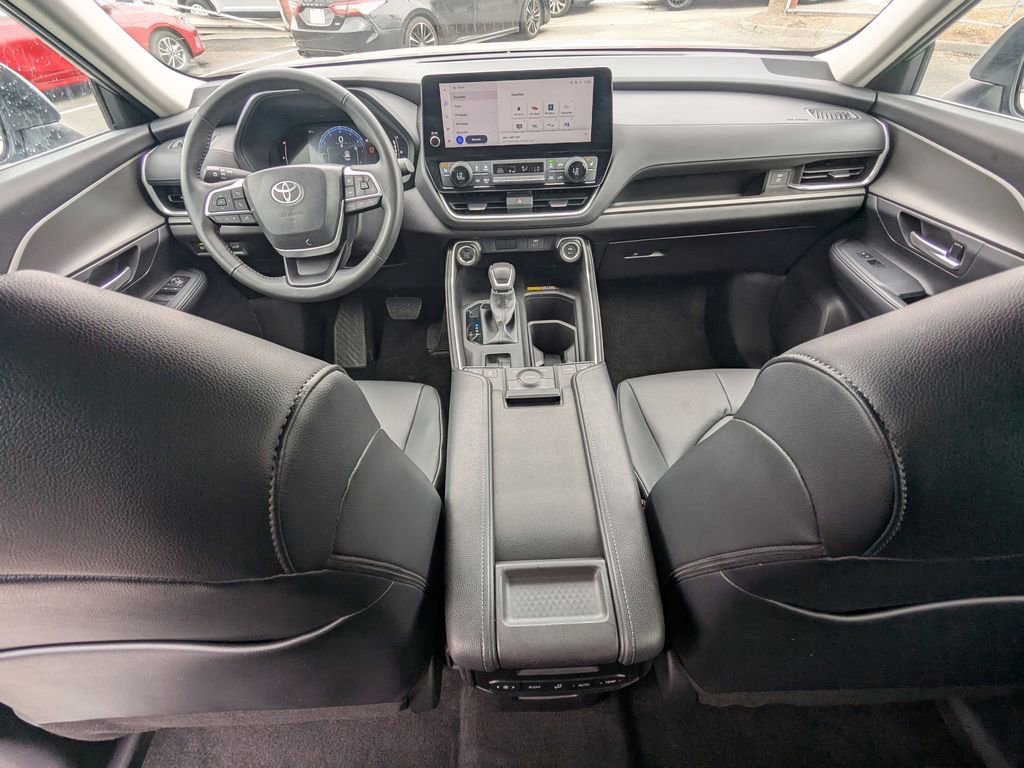 Used 2025 Toyota Grand Highlander XLE image 27