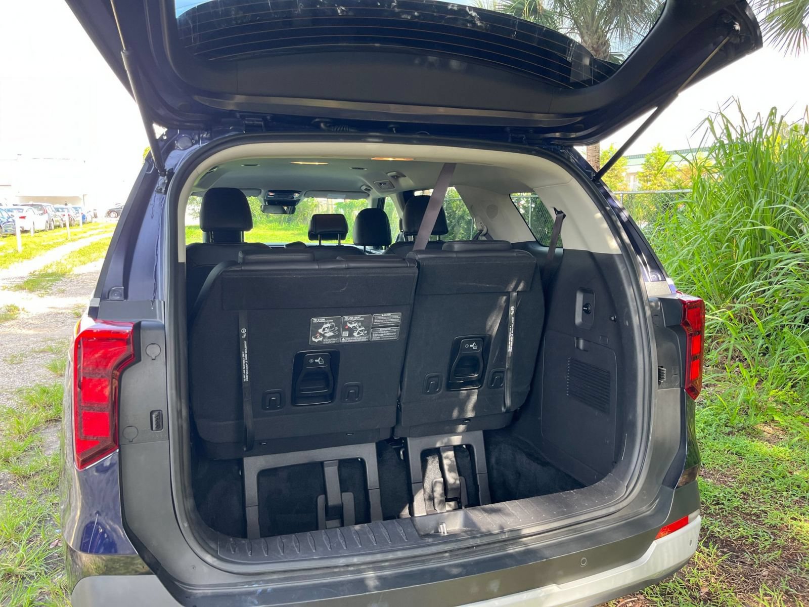 Used 2026 Kia Carnival FWD image 32