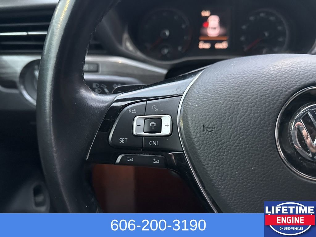 Used 2021 Volkswagen Passat 2.0T R-Line image 16