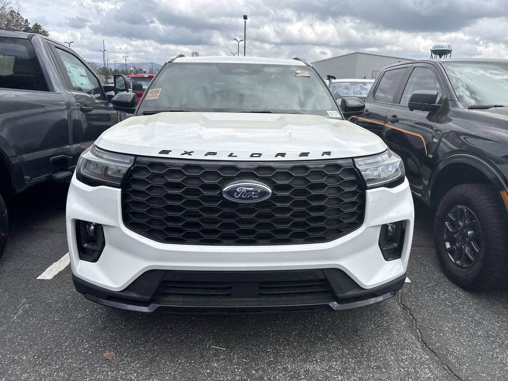 Used 2025 Ford Explorer ST-Line w/ Premium Package image 5