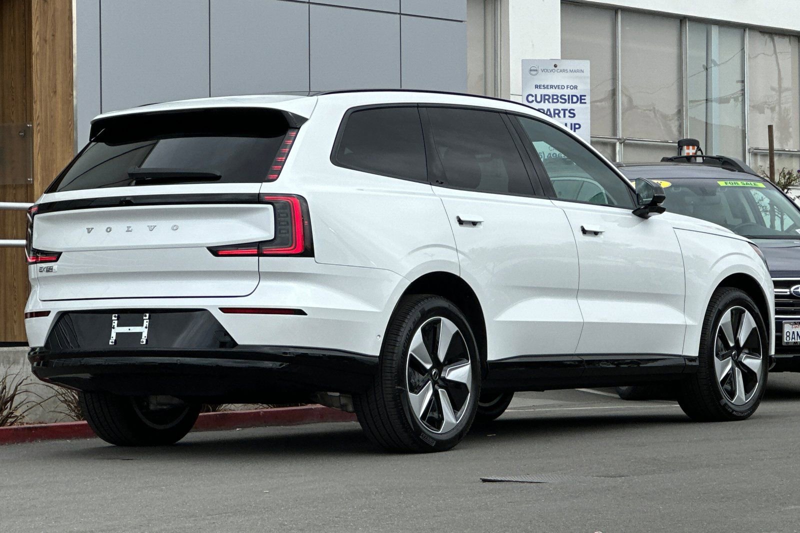 New 2025 Volvo EX90 Plus AWD/4WD image 2