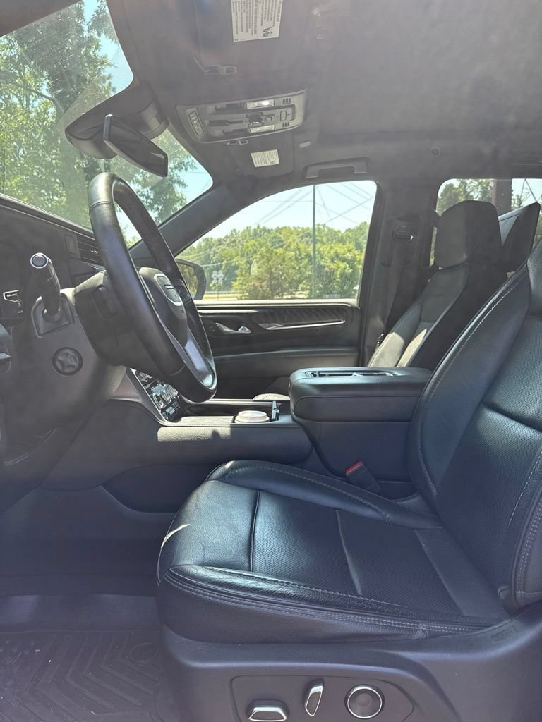 Used 2024 GMC Yukon XL Denali w/ Advanced Technology Package AWD/4WD image 9
