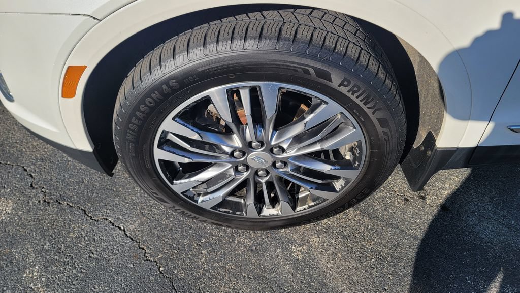 Used 2017 Cadillac XT5 Premium Luxury w/ LPO, Wheel Lock Package FWD image 6