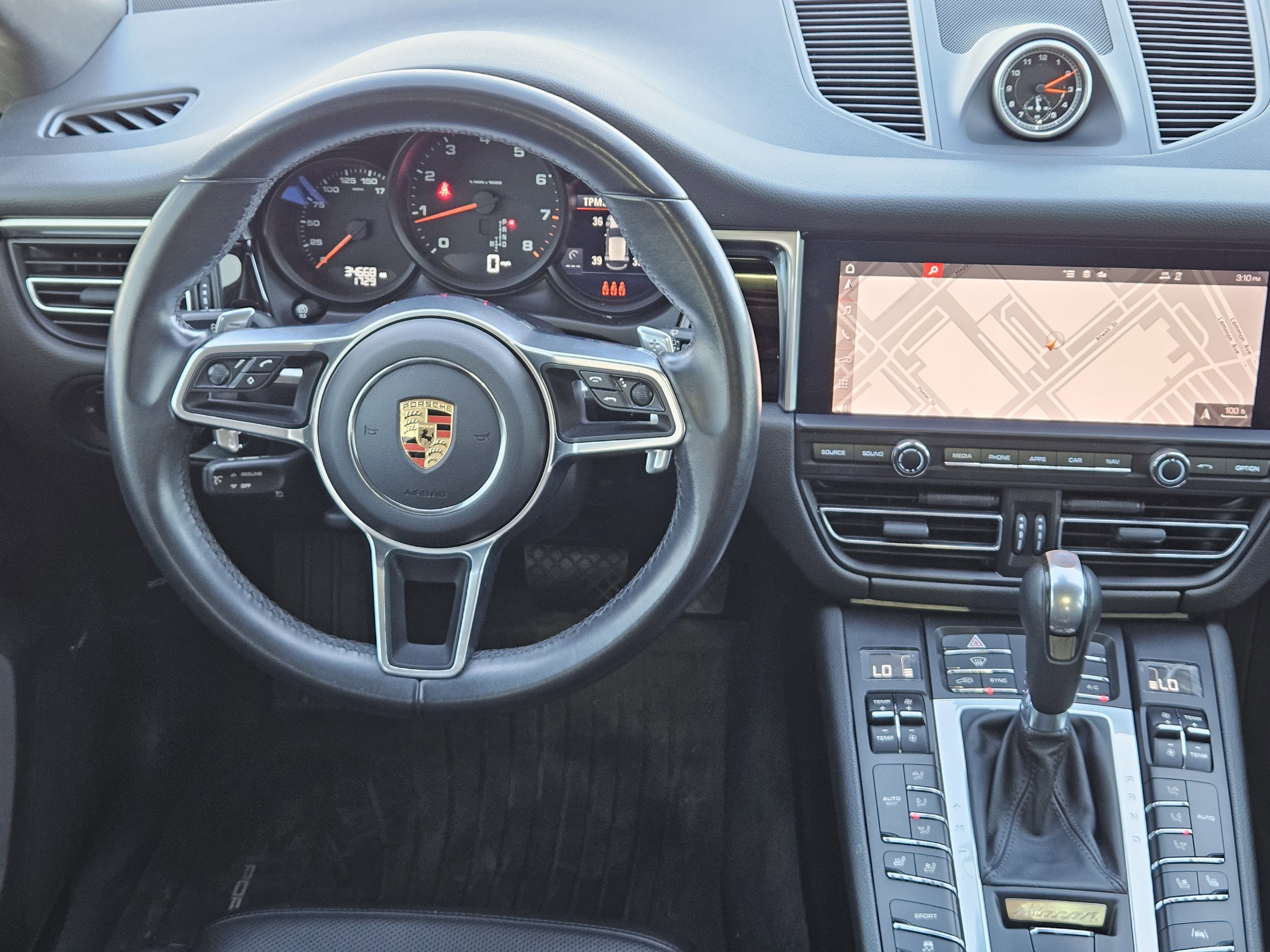 Certified 2021 Porsche Macan image 25