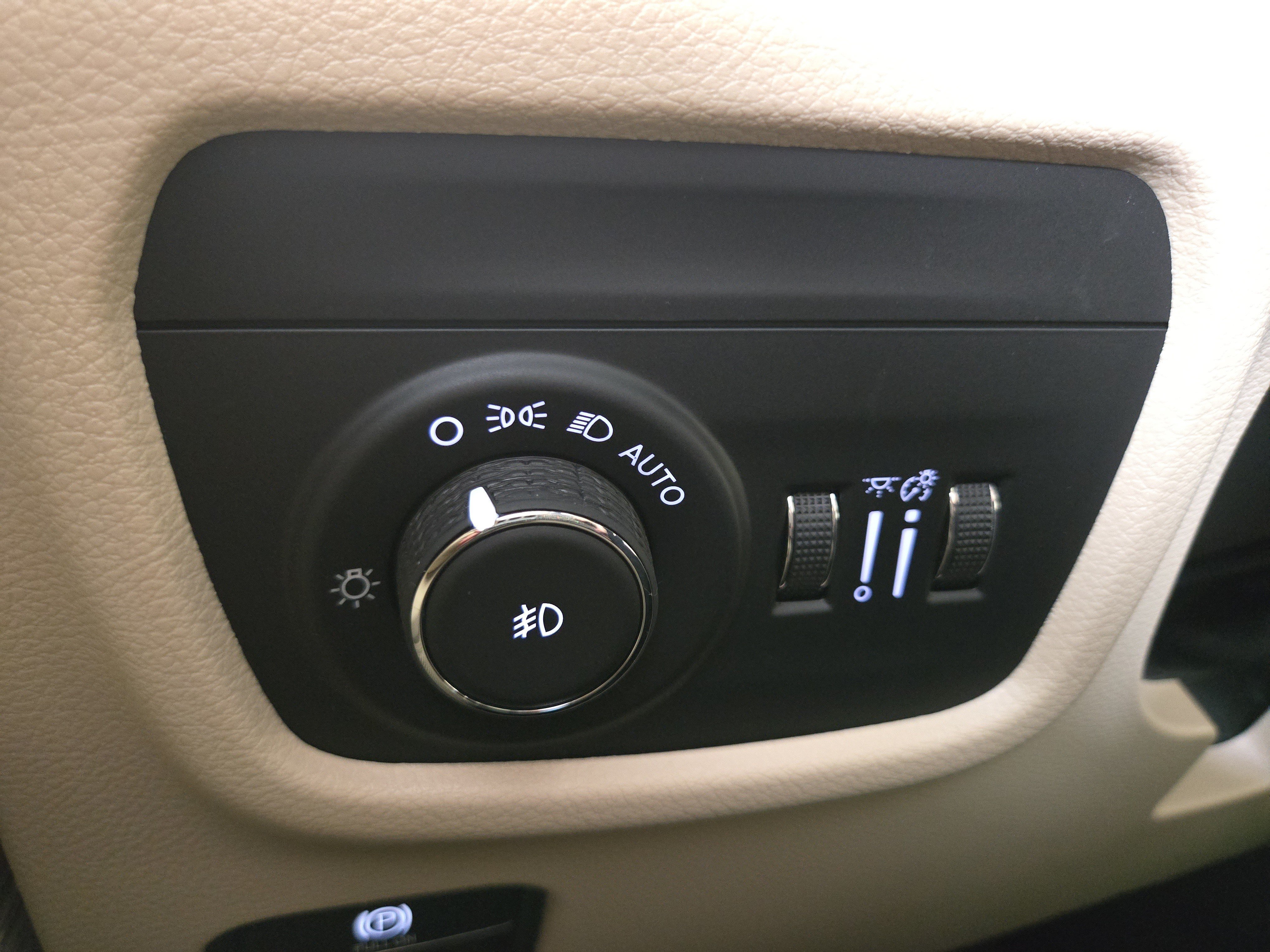 Used 2023 Jeep Grand Cherokee L Limited AWD/4WD image 27