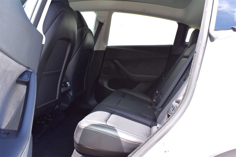 Used 2025 Tesla Model Y Long Range AWD/4WD image 24