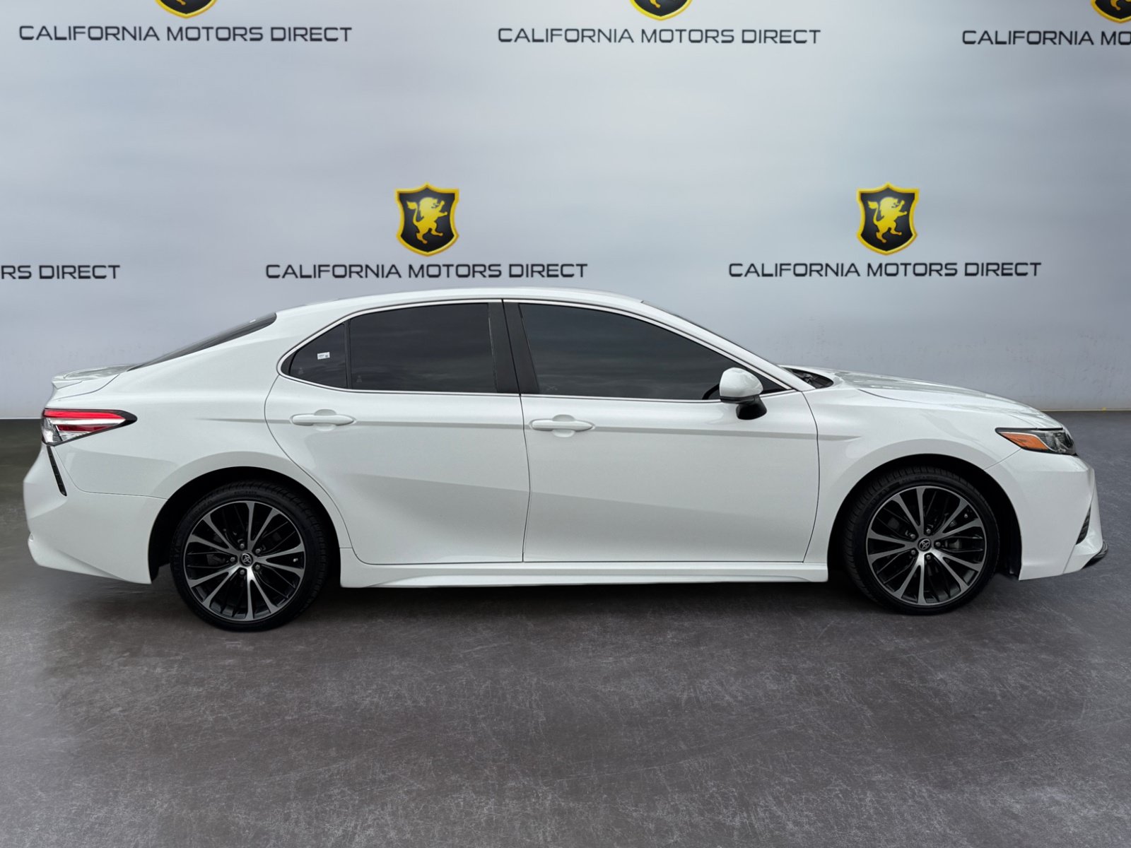 Used 2020 Toyota Camry SE w/ Carpet Mat Package FWD image 6
