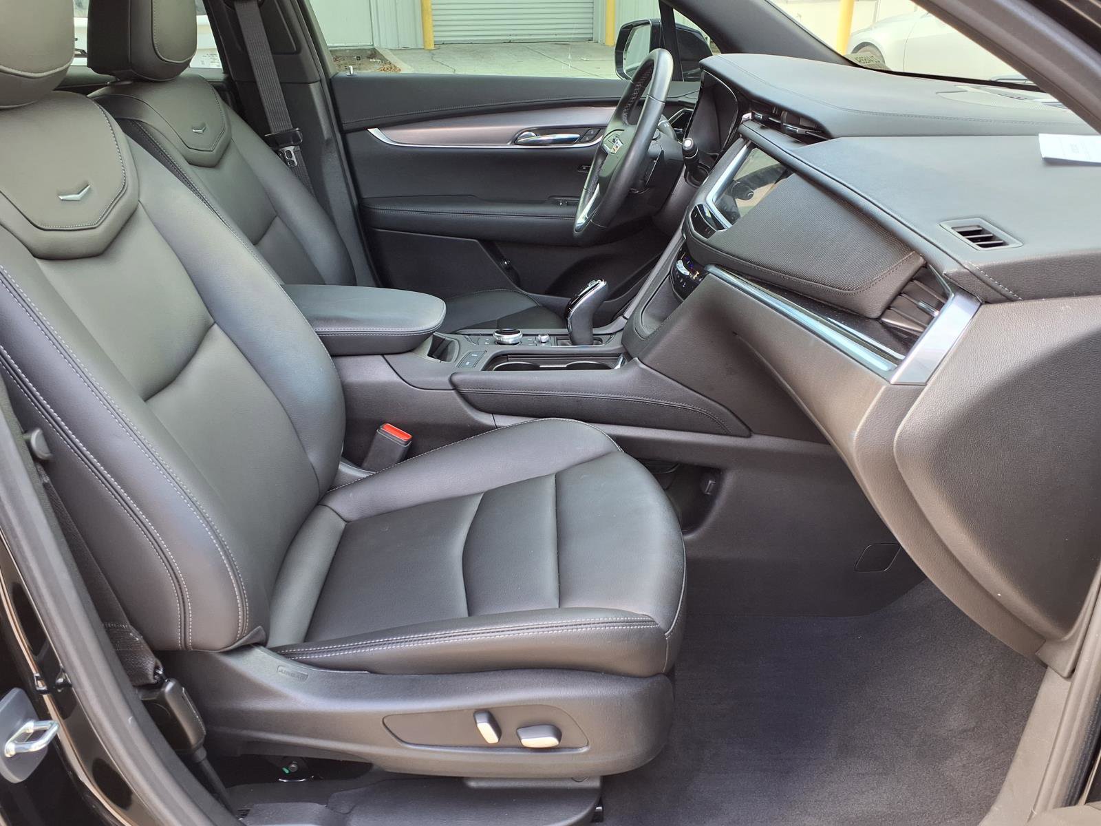 Certified 2024 Cadillac XT6 Luxury image 9