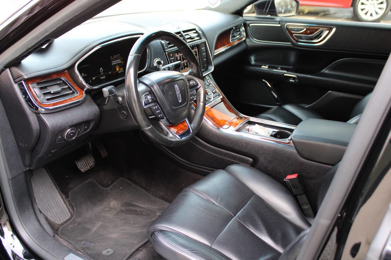 Used 2017 Lincoln Continental Select image 16