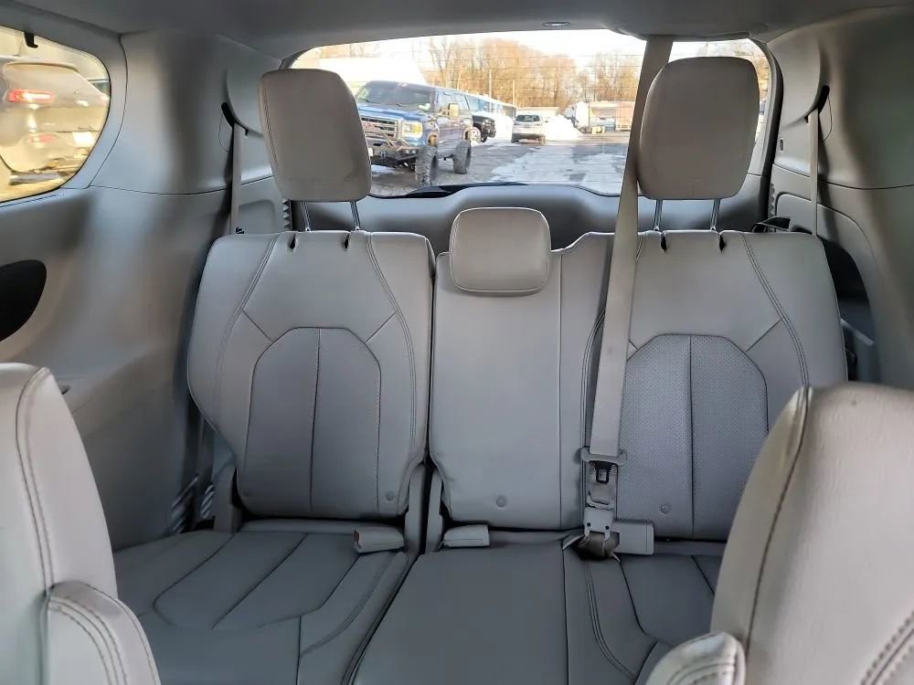 Used 2017 Chrysler Pacifica Touring-L Plus image 25