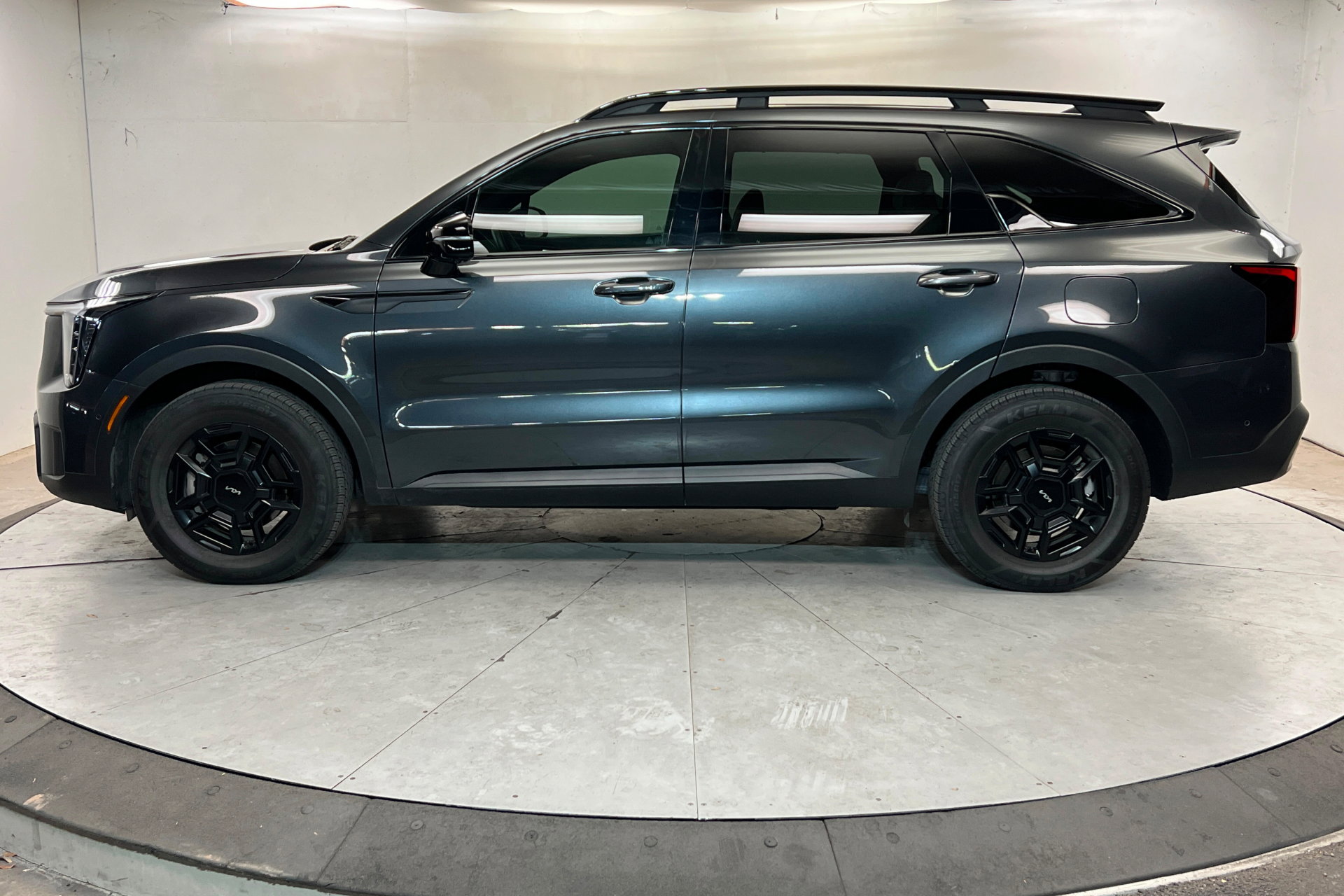 Used 2024 Kia Sorento SX Prestige w/ Olive Brown Leather Package image 2