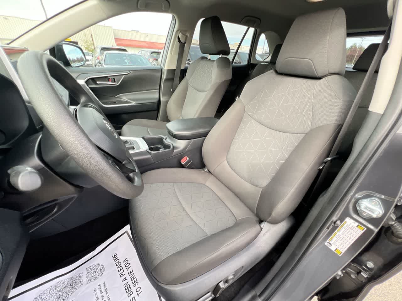 Used 2025 Toyota RAV4 XLE AWD/4WD image 11