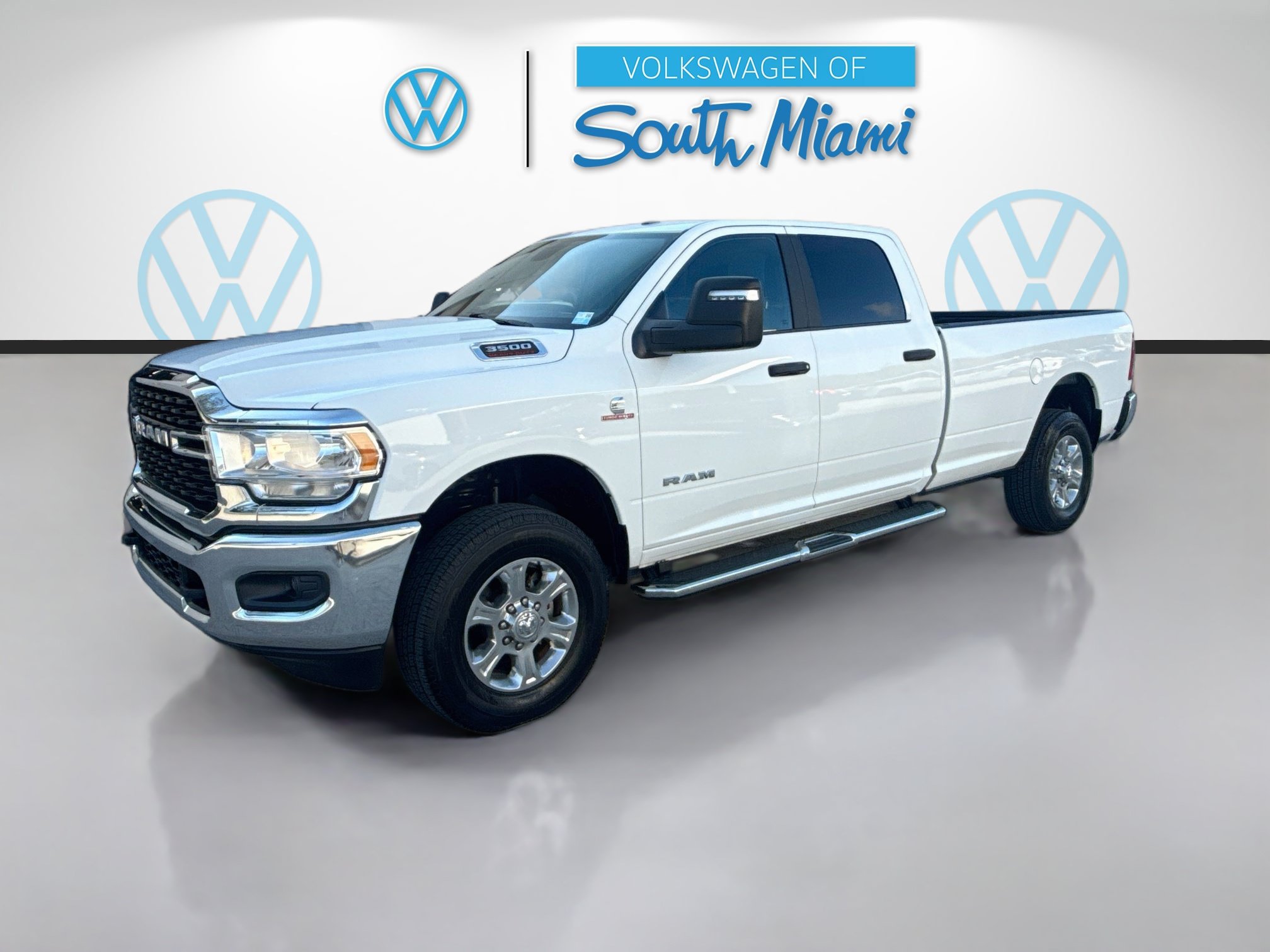 Used 2024 RAM 3500 Big Horn AWD/4WD image 3