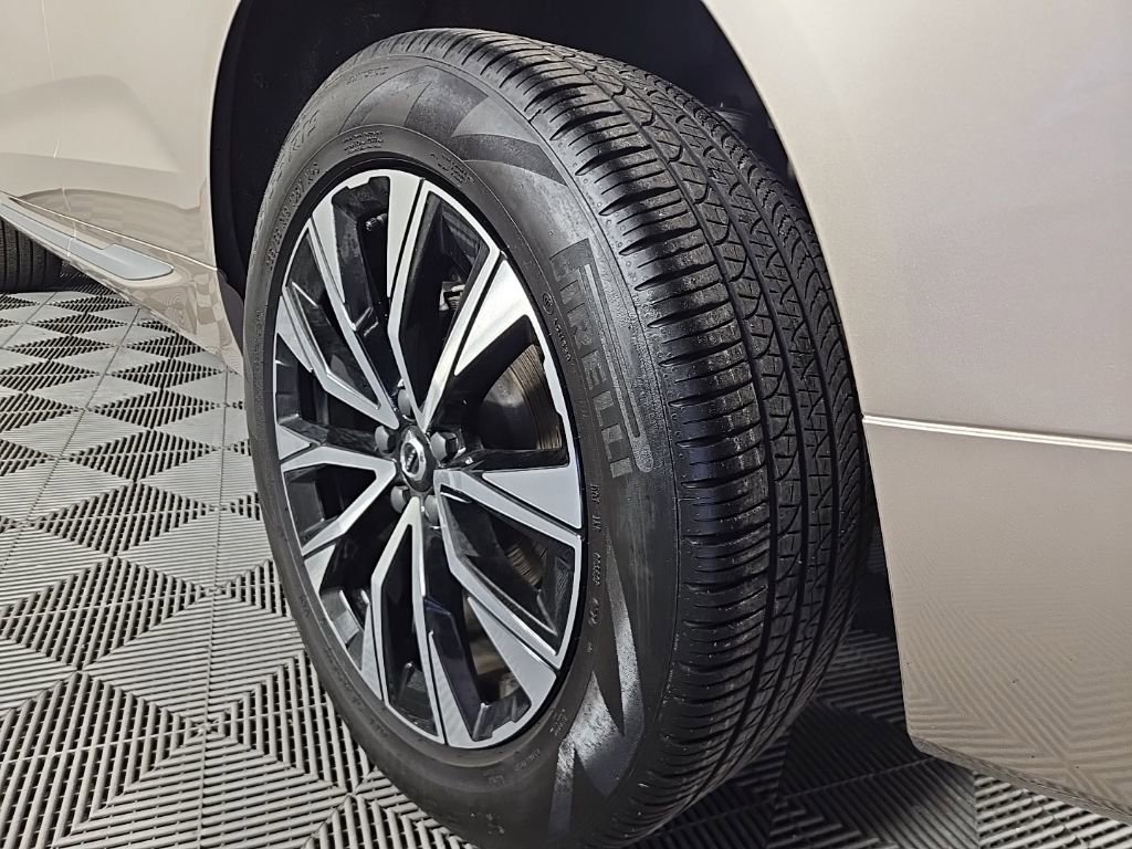 Certified 2023 Volvo XC60 B5 Plus w/ Climate Package image 12