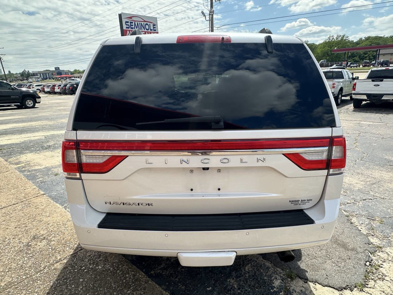 Used 2017 Lincoln Navigator Reserve RWD image 8