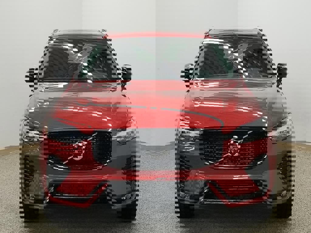 New 2025 Volvo XC60 B5 Plus w/ Climate Package image 5