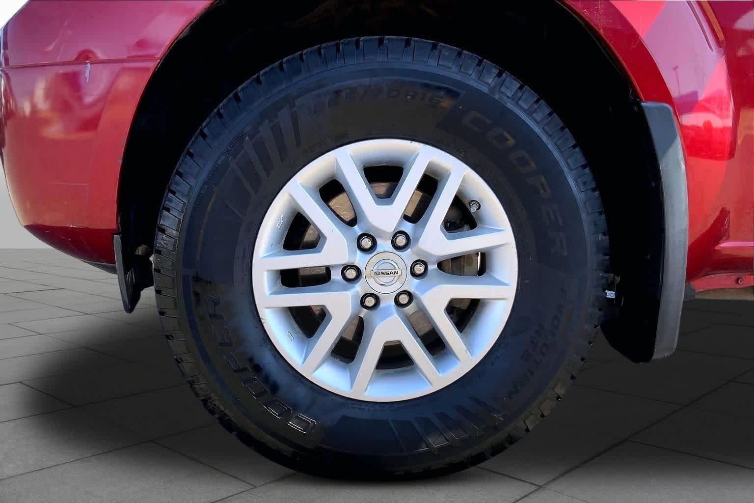 Used 2016 Nissan Frontier SV w/ SV Value Truck Package AWD/4WD image 11
