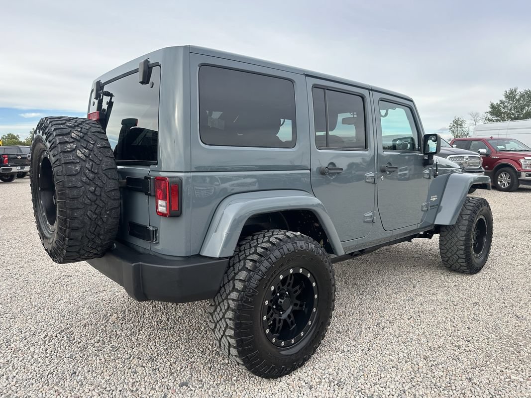 Used 2014 Jeep Wrangler Unlimited Sahara w/ Connectivity Group AWD/4WD image 10