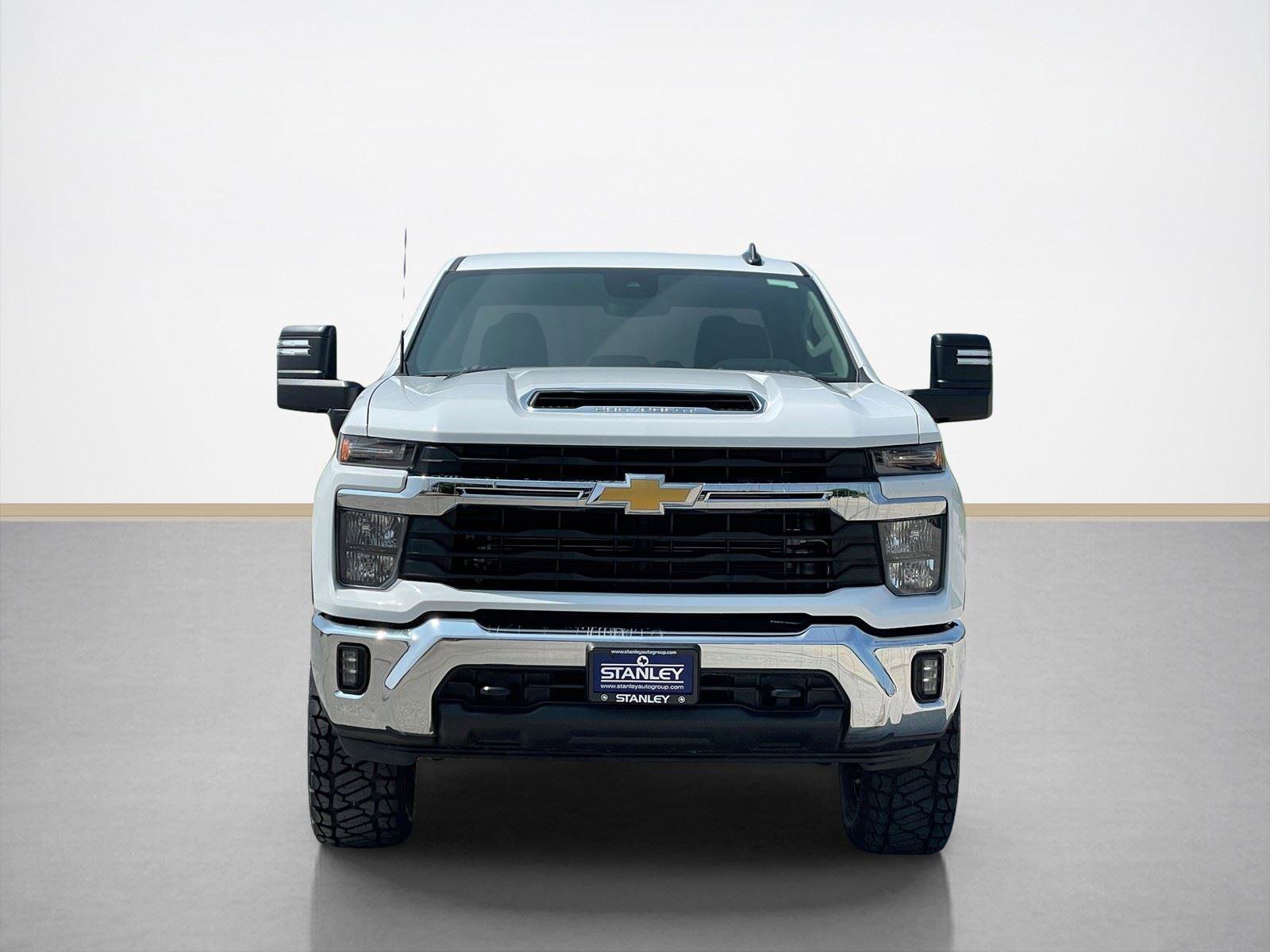 Used 2025 Chevrolet Silverado 2500 LT w/ Convenience Package AWD/4WD image 2