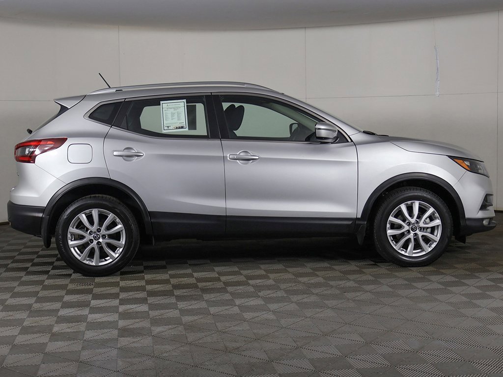 Used 2022 Nissan Rogue Sport SV image 16