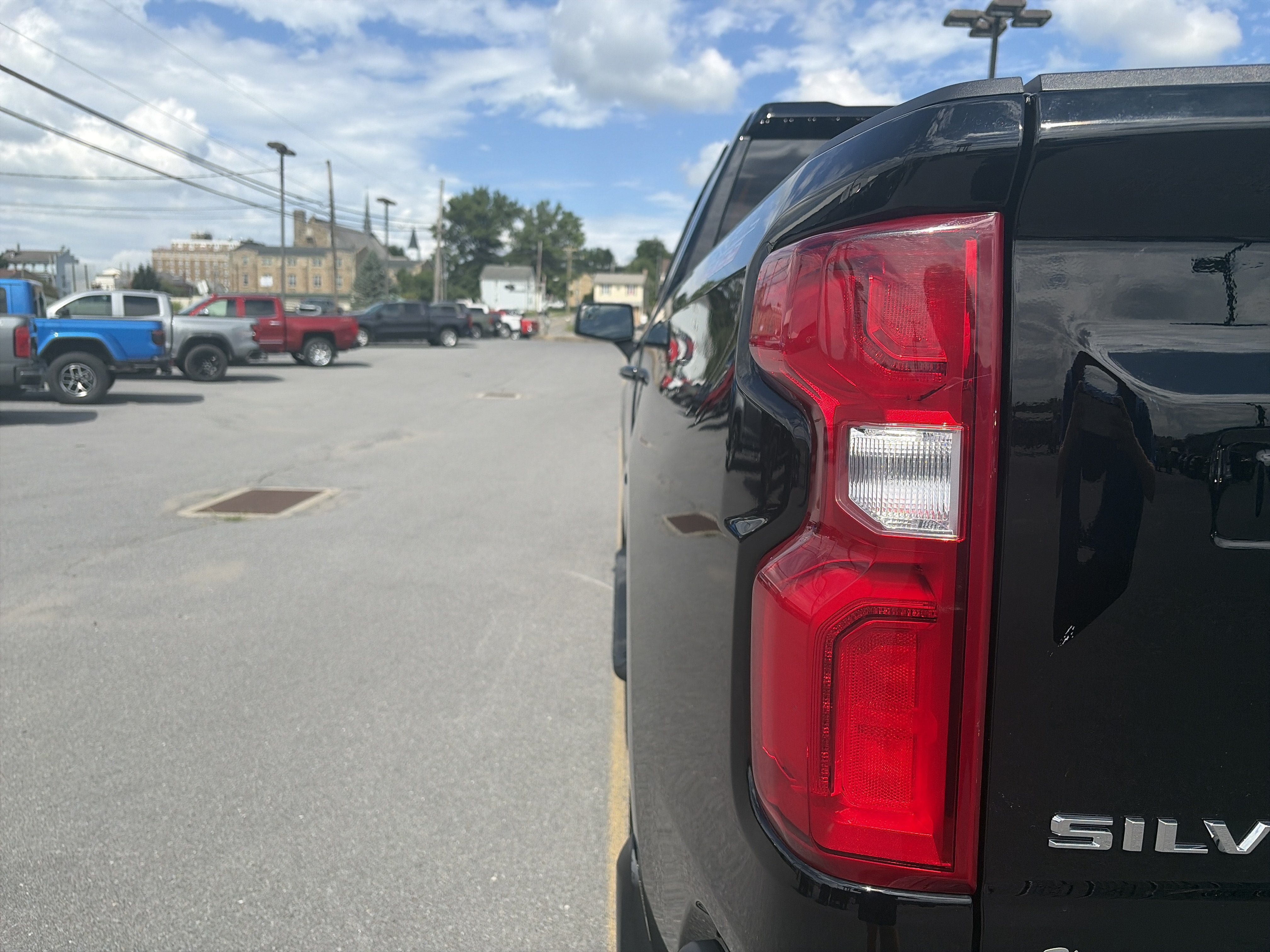 Used 2025 Chevrolet Silverado 1500 LT Trail Boss w/ Convenience Package II AWD/4WD image 15