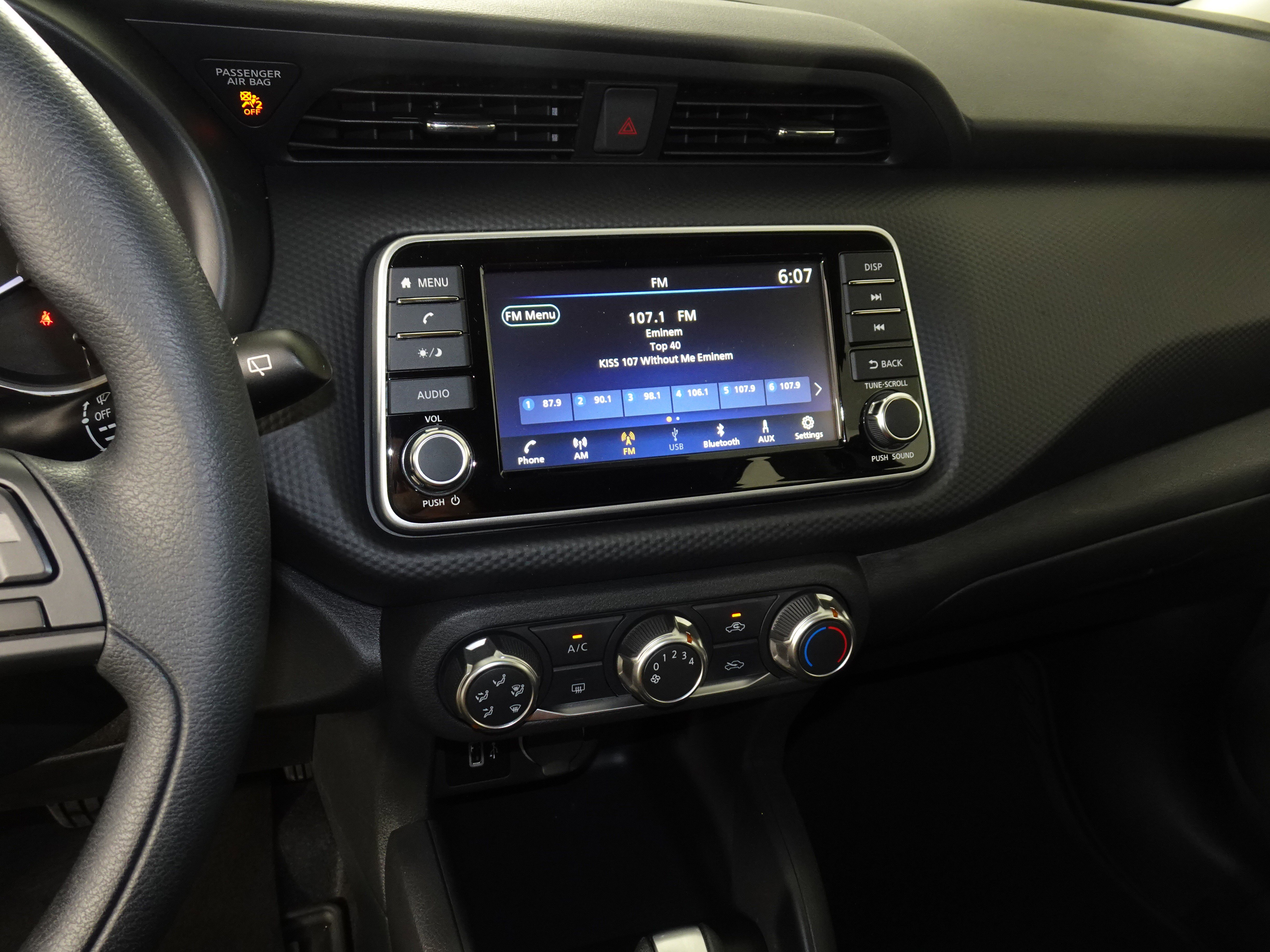 New 2025 Nissan Kicks Play S image 9