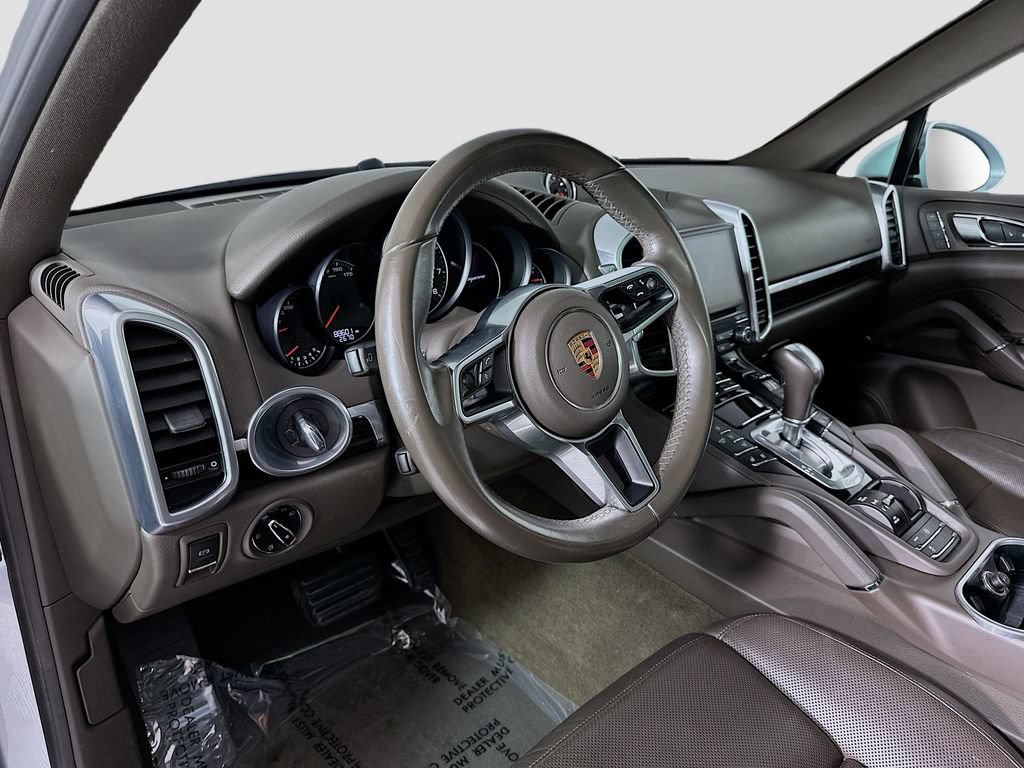 Used 2017 Porsche Cayenne Platinum Edition AWD/4WD image 4