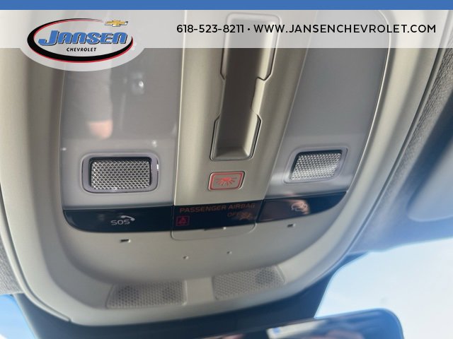 Used 2025 Volvo XC40 B5 Plus image 32