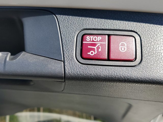 Used 2021 Mercedes-Benz GLB 250 4MATIC image 10