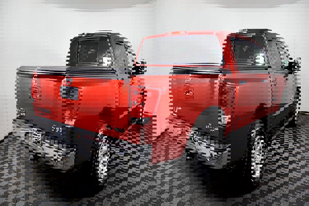Used 2015 Nissan Titan SV image 9