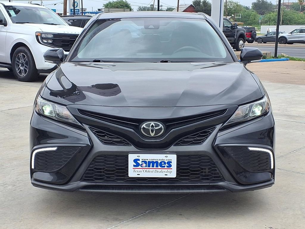 Used 2022 Toyota Camry SE FWD image 3