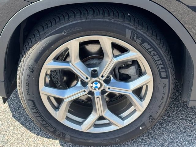 Used 2023 BMW X4 xDrive30i w/ Parking Assistance Package AWD/4WD image 3