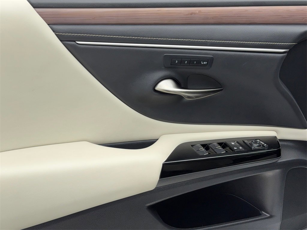 Used 2024 Lexus ES 350 w/ Premium Package image 34