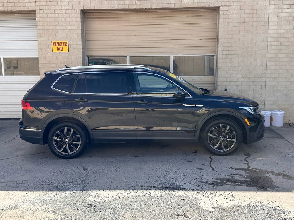 Used 2023 Volkswagen Tiguan SE image 2