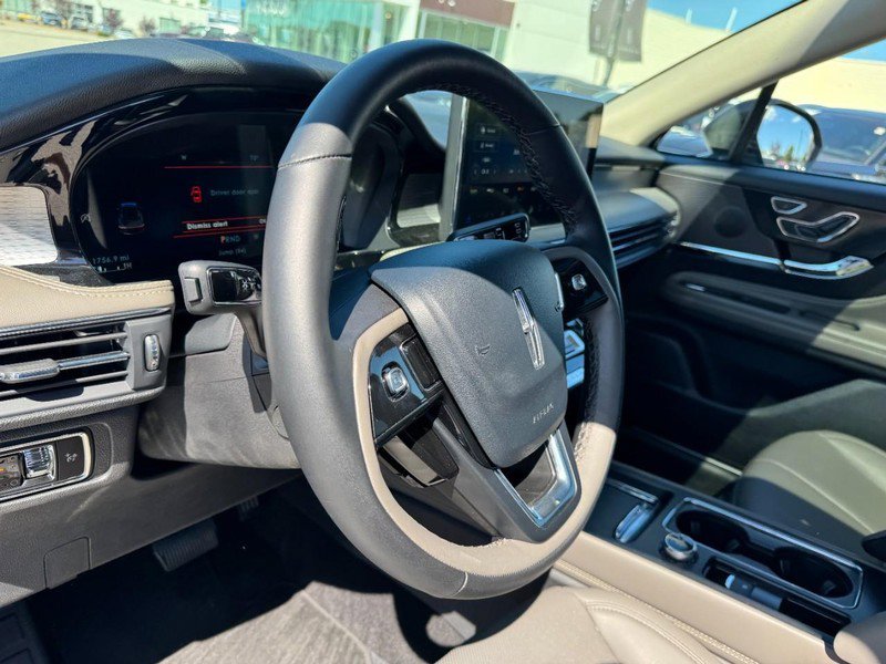 Used 2025 Lincoln Corsair AWD w/ Equipment Group 101A image 12