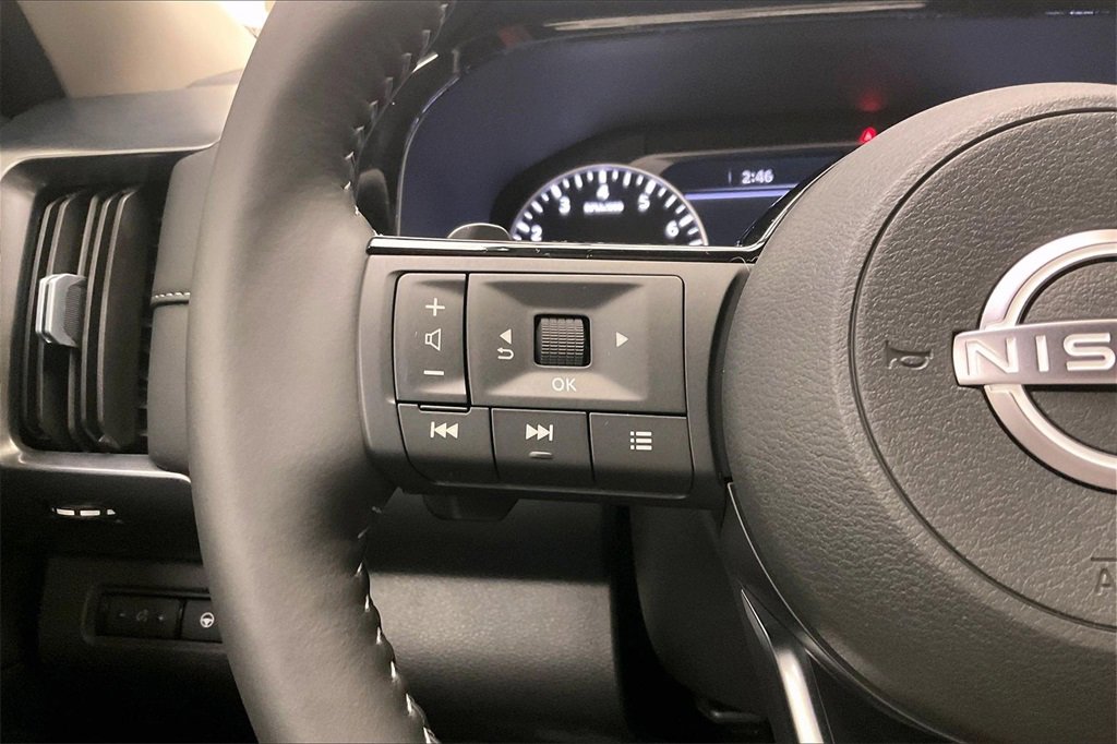 Certified 2025 Nissan Pathfinder SL image 18